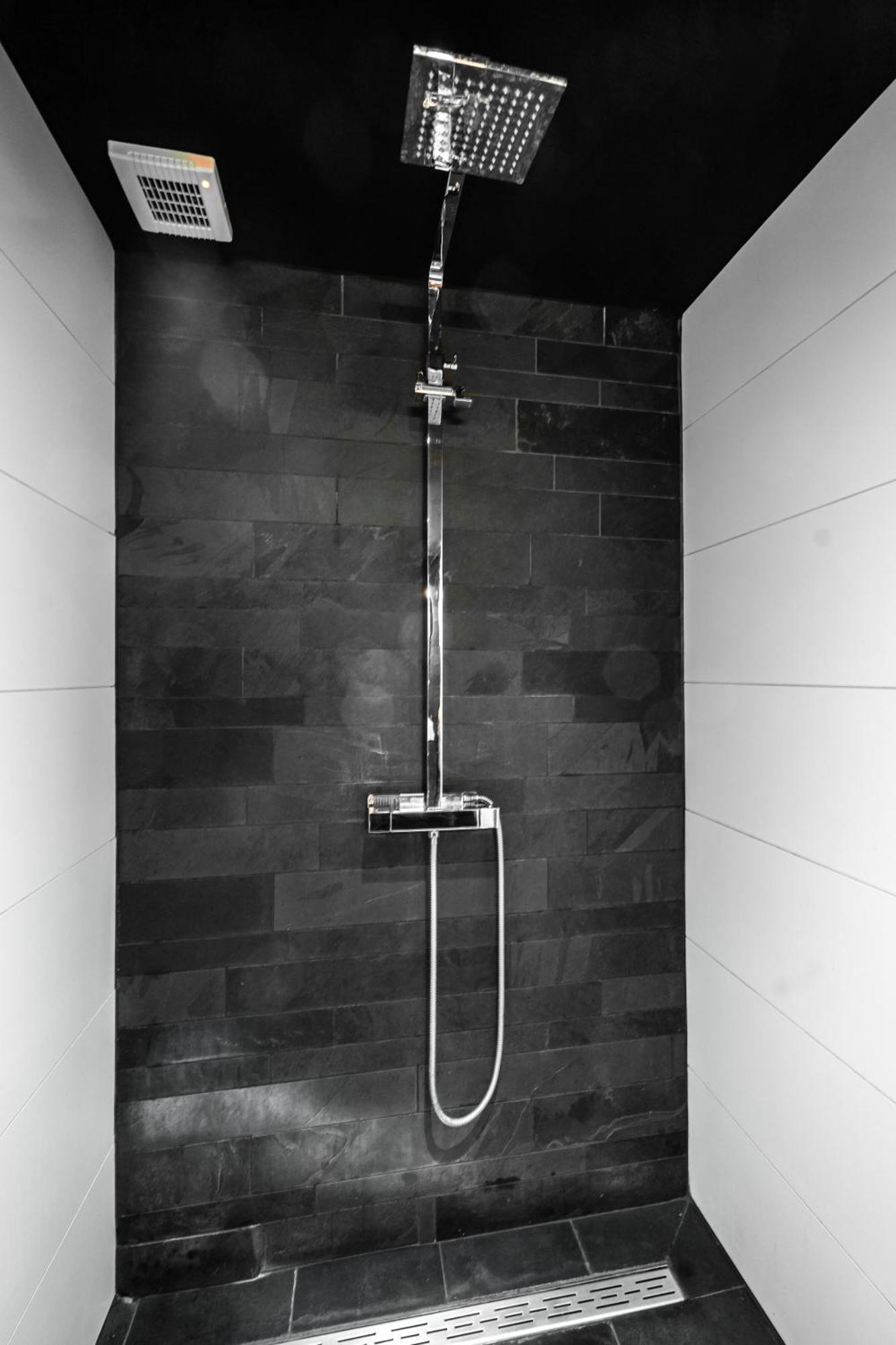 De Luxe Bed &Wellness Villa 's-Hertogenbosch  ภายนอก รูปภาพ